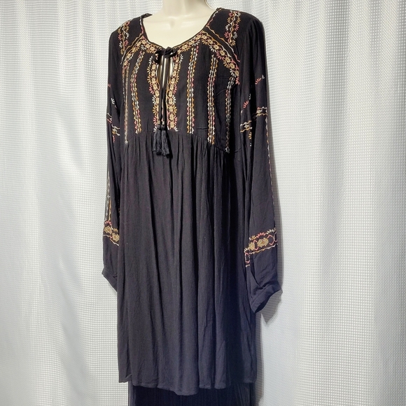 NWT Knox Rose Black & Embroidered Tasseled Flowy Long Sleeve Top Women's L - Picture 3 of 13
